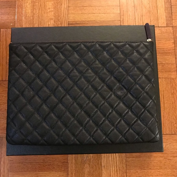 ❌SOLD❌Chanel O case clutch - Picture 2 of 7
